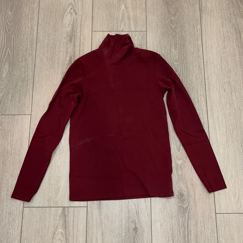 Uniqlo XS turtle neck burgundy sweater